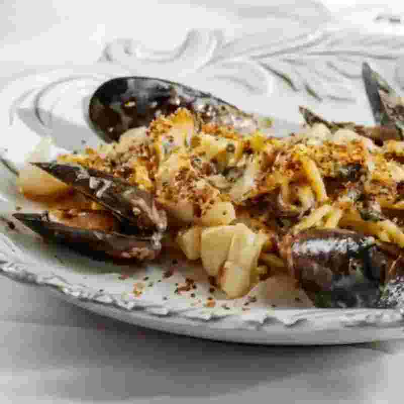 spaghetti-con-cozze-with-mussels.webp