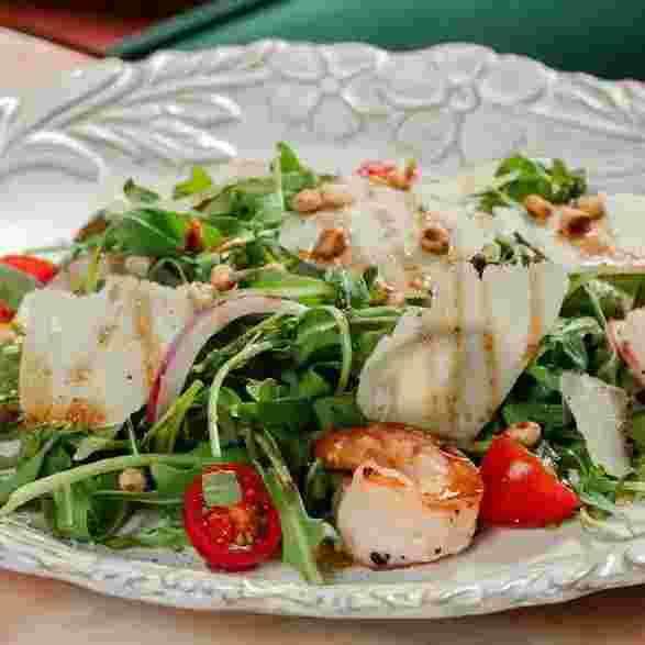 arugula-salad-with-shrimp.webp