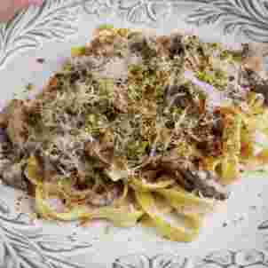 tagliatelle-with-beef-tenderloin-and-pistachios.webp
