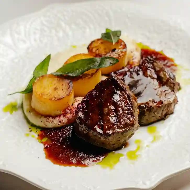 meals/20260721122055-beef-medallions-with-fondant-potatoes-and-celery-root-pur-e.webp