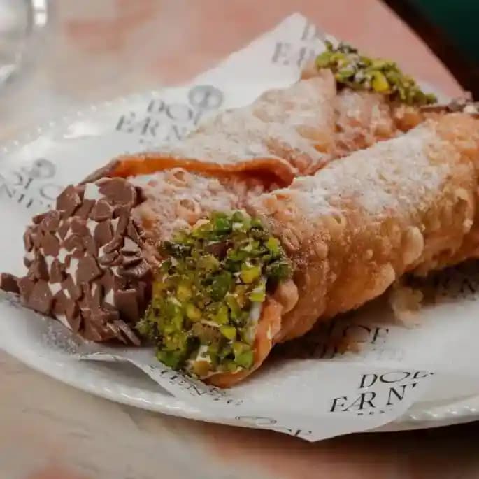 meals/20260609092008-cannoli-with-pistachios-and-chocolate.webp