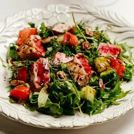 meals/20260721110918-fresh-vegetable-salad-with-grilled-tuna.webp