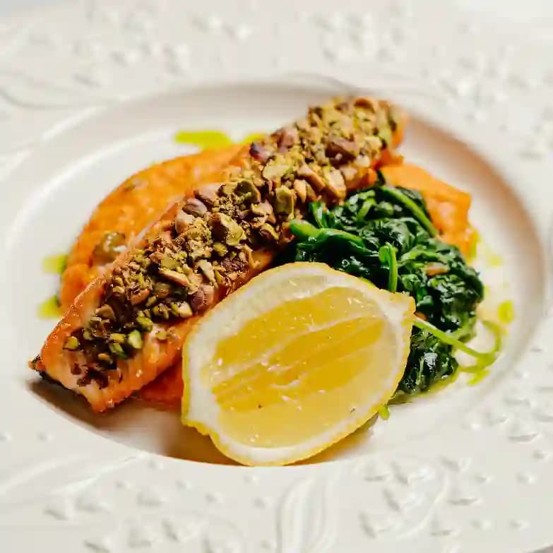 meals/20260721123336-salmon-with-pistachios-pumpkin-pur-e-and-spinach.webp